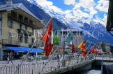 FRANCE, Haute Savoie, Rhone Alps, CHAMONIX, resort centre and Mont Blanc peak, FRA1780JPL