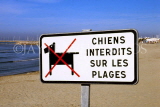 FRANCE, Languedoc-Roussillon, LA GRANDE MOTTE, no dogs on beach sign, FRA566JPL