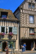 FRANCE, Loire Valley, Eure-et-Loire, CHARTRES, Old Town timbered buildings, FRA1765JPL