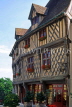 FRANCE, Loire Valley, Eure-et-Loire, CHARTRES, Old Town timbered buildings, FRA1766JPL