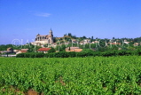 FRANCE, Provence, BEDOIN, village view and vineyards, FRA1478JPL
