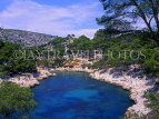FRANCE, Provence, CASIS, Calanque Port-Midi, sea inlet and sunbathers, FRA1953JPL