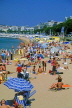 FRANCE, Provence, Cote d'Azure, CANNES, Beach and sunbathers, FRA425JPL