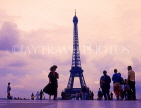 France, PARIS, Eiffel Tower, at dusk, view fron the Trocadero, FRA2253JPL