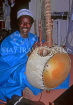 GAMBIA, Banjul, musician playing the Kora, GAM1013JPL