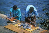 GRENADA, fishermen cleaning fish, GRE418JPL