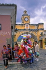 GUATEMALA, Antigua, town centre street, Santa Catalina arch, GUA128JPL