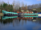 HOLLAND, Ringvaart, houseboat and reflection, HOL644JPL