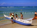 Hawaiian Islands, OAHU, Waikiki, outrigger canoe with tourists, pushing out, HAW2335JPL