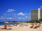 Hawaiian Islands, OAHU, Waikiki Beach and sunbathers, HAW280JPL