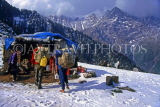 INDIA, Himachal Pradesh, Himalayas, camp site, guides and porters, IND1228JPL