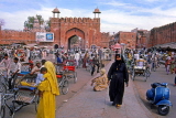 INDIA, Rajasthan, JAIPUR, street scene with tricycle taxis, IND926JPL