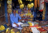 INDIA, South India, Kerala, COCHIN, roadside store and vendor, IND948JPL