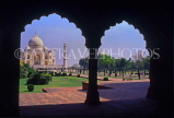 INDIA, Uttar Pradesh, Agra, The TAJ MAHAL, view through archways, IND1101JPL