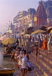 INDIA, Uttar Pradesh, VARANASI, early morning, pilgrims at the ghats, River Ganges, IND993JPL