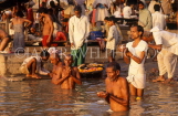 INDIA, Uttar Pradesh, VARANASI, pilgrims praying early morning, at River Ganges, IND81JPL