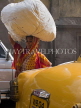 INDIA, West Bengal, Calcutta, Indian woman carrying a load, IND1384JPL