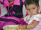INDIA, West Bengal, Calcutta, child eating, IND1374JPL
