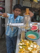 INDIA, West Bengal, Calcutta, juice vendor, IND1388JPL