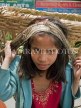 INDIA, West Bengal, Darjeeling, Nepali girl and her basket, IND1415JPL