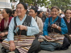 INDIA, West Bengal, Tibetan women fingering prayer beads, IND1435JPL