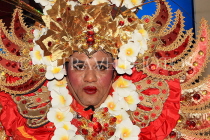 INDONESIA, cultural dancer in colourful costume, INDS1276JPL