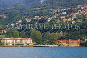 ITALY, Lombardy, LAKE COMO, lakeside scenery, Villa d'Este, and hillside houses, ITL2326JPL