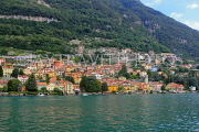 ITALY, Lombardy, LAKE COMO, lakeside scenery, and hillside houses, ITL2297JPL
