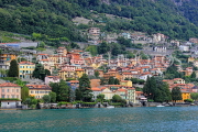 ITALY, Lombardy, LAKE COMO, lakeside scenery, and hillside houses, ITL2298JPL