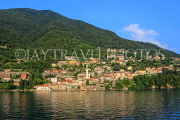 ITALY, Lombardy, LAKE COMO, lakeside scenery, and hillside houses, ITL2307JPL