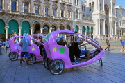 ITALY, Lombardy, MILAN, Veloleo, electric rickshaws for city touring, ITL2067JPL