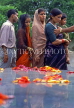 India, DELHI, Gandhi Memorial (Raj Ghat), people at the memorial, IND582JPL