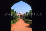 India, DELHI, Humayun's Tomb,  view through arch, IND1251JPL