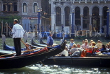 Italy, VENICE, Grand Canal, gondolas with tourists, VEN1830JPL