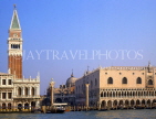 Italy, VENICE, St Mark's Square, Doge's Palace (right) and Campanile, ITL1705JPL
