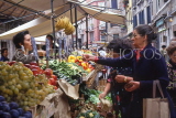 Italy, VENICE, street market, vegetable stall, ITL1681JPL