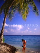 MALDIVE ISLANDS, tourist with child on beach, MAL655JPL