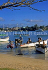 MAURITIUS, North Coast, Grand Bay, fishermen unloading from boat, MRU174JPL