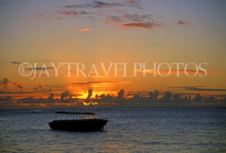 MAURITIUS, North Coast, Grand Bay, sunset and boat, MRU204JPL