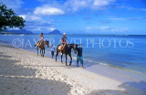 MAURITIUS, South Coast, tourists horse riding, MRU340JPL