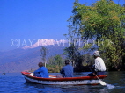 NEPAL, Pokhara, Himalayas and lake scenery, boat with tourists on Lake Phewa, NEP349JPL