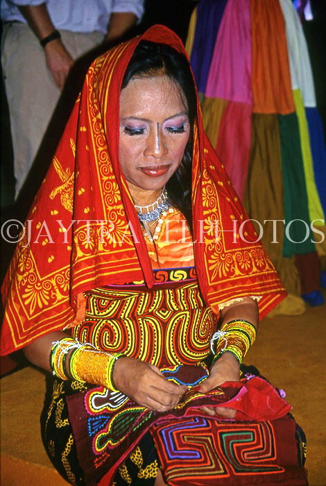 PANAMA, Kuna Indian woman  in traditional dress, doing embroidery, PAN43JPL