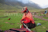PERU, Chupani, Andean Mountains, traditional weaving, woman spinning yarn, PER44JPL