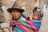 PERU, Ollantaytambo, portrait of a mother and child, PER76JPL