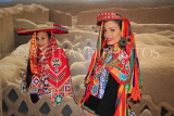 PERU, Peruvian women in traditional dress, PER113JPL