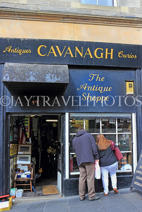 SCOTLAND, Edinburgh, Antiques shop front, SCO955JPL