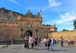 SCOTLAND, Edinburgh, Edinburgh Castle, and visitors at entrance, SCO1087JPL