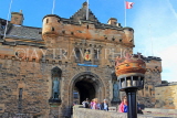 SCOTLAND, Edinburgh, Edinburgh Castle, and visitors at entrance, SCO1094JPL