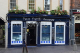 SCOTLAND, Edinburgh, Grassmarket, Petit Paris restaurant front, SCO1006JPL