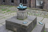 SCOTLAND, Edinburgh, Lawnmarket, James Court, Susanna Alice Stephen memorial, SCO1065JPL